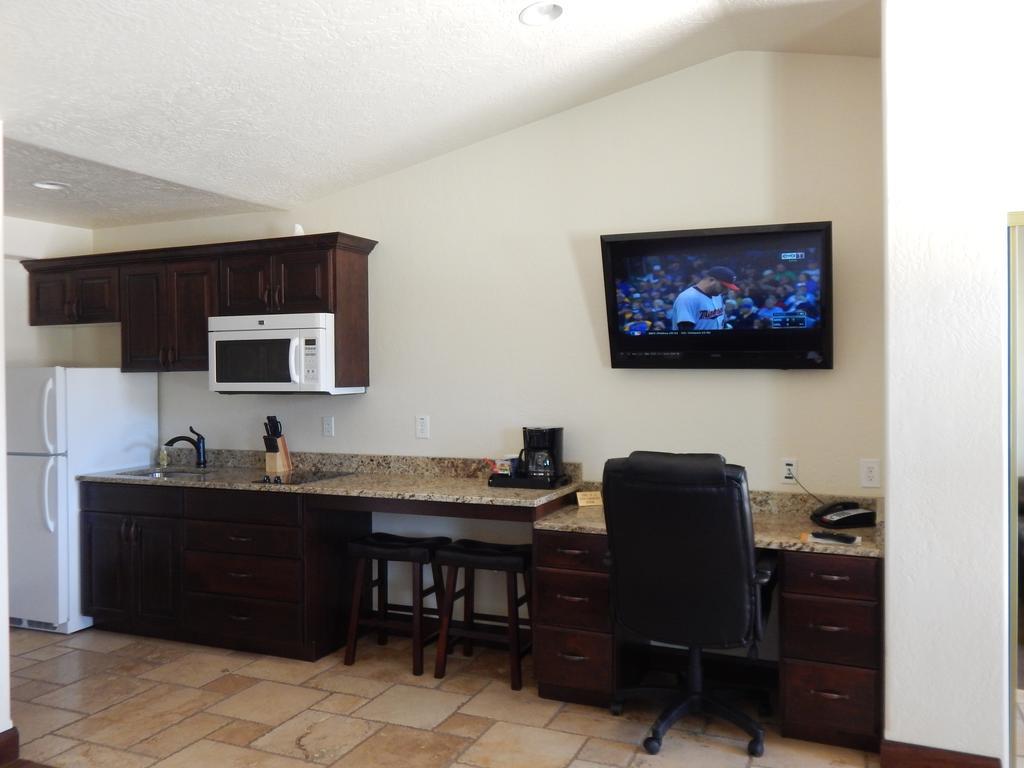 Winterton Suites Williston Esterno foto