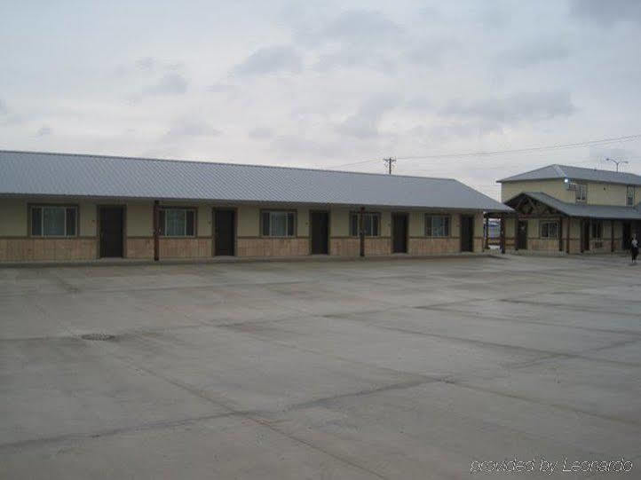 Winterton Suites Williston Esterno foto