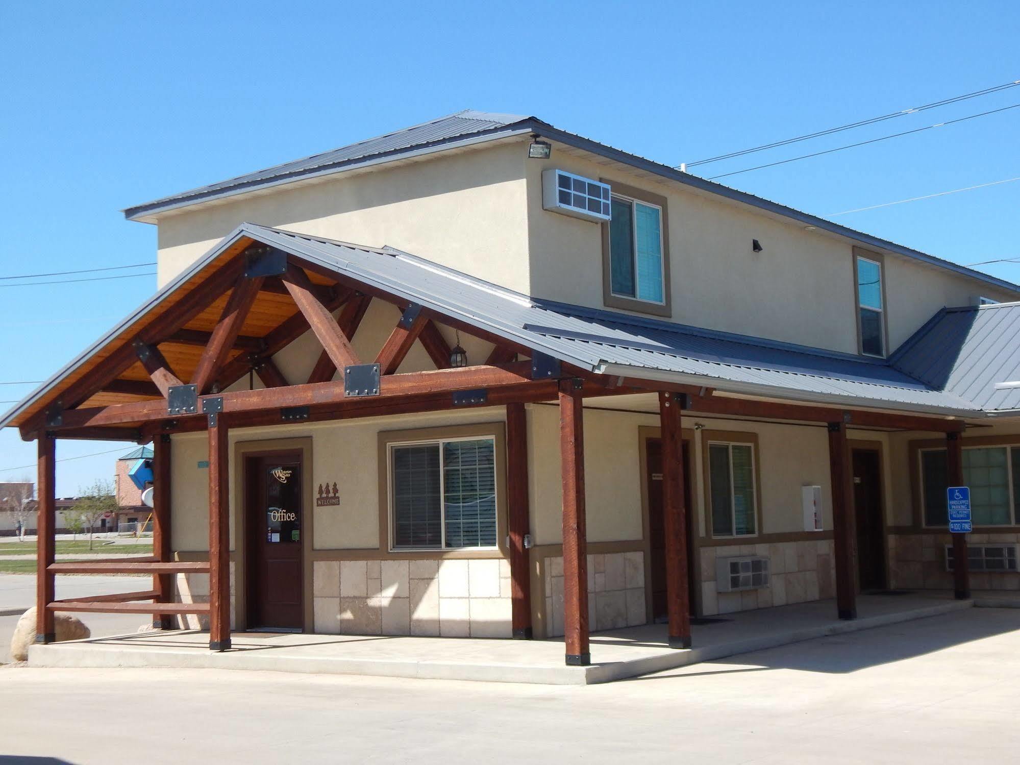 Winterton Suites Williston Esterno foto