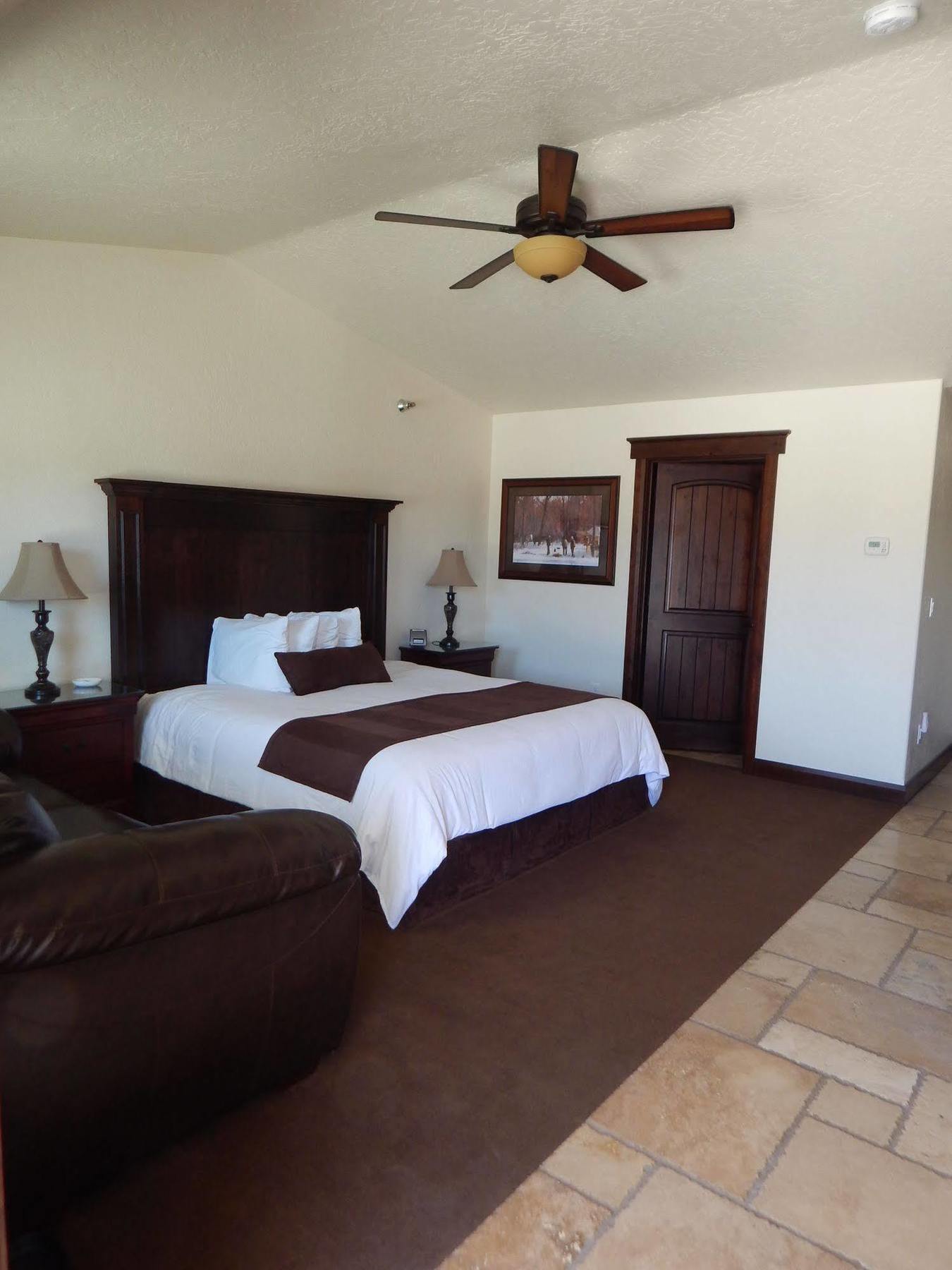 Winterton Suites Williston Esterno foto