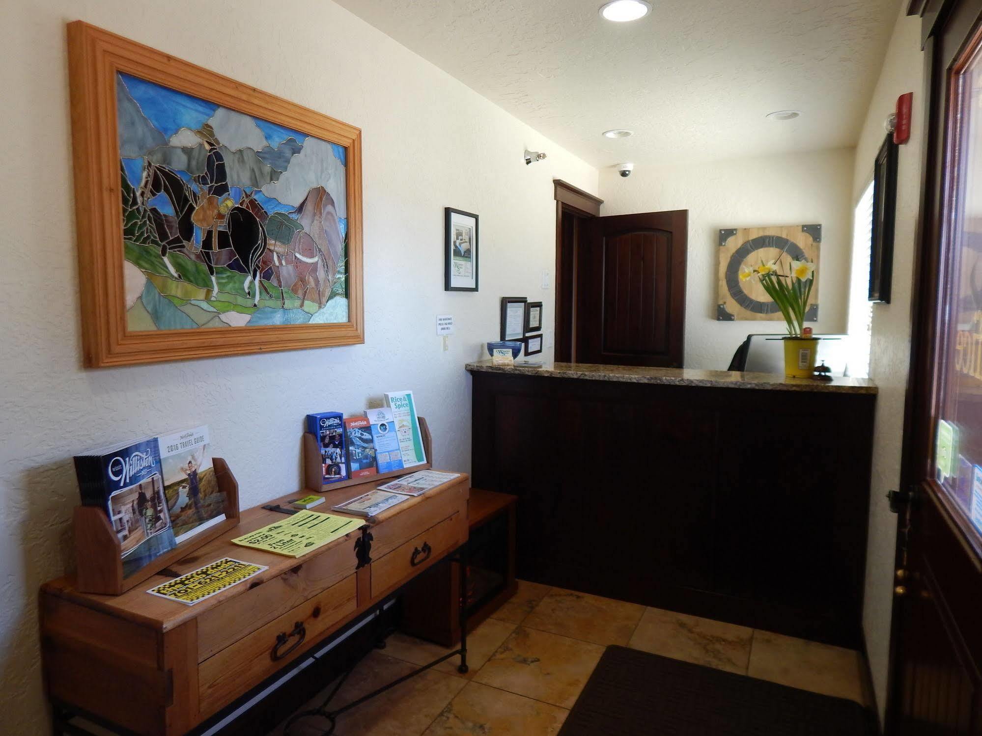 Winterton Suites Williston Esterno foto