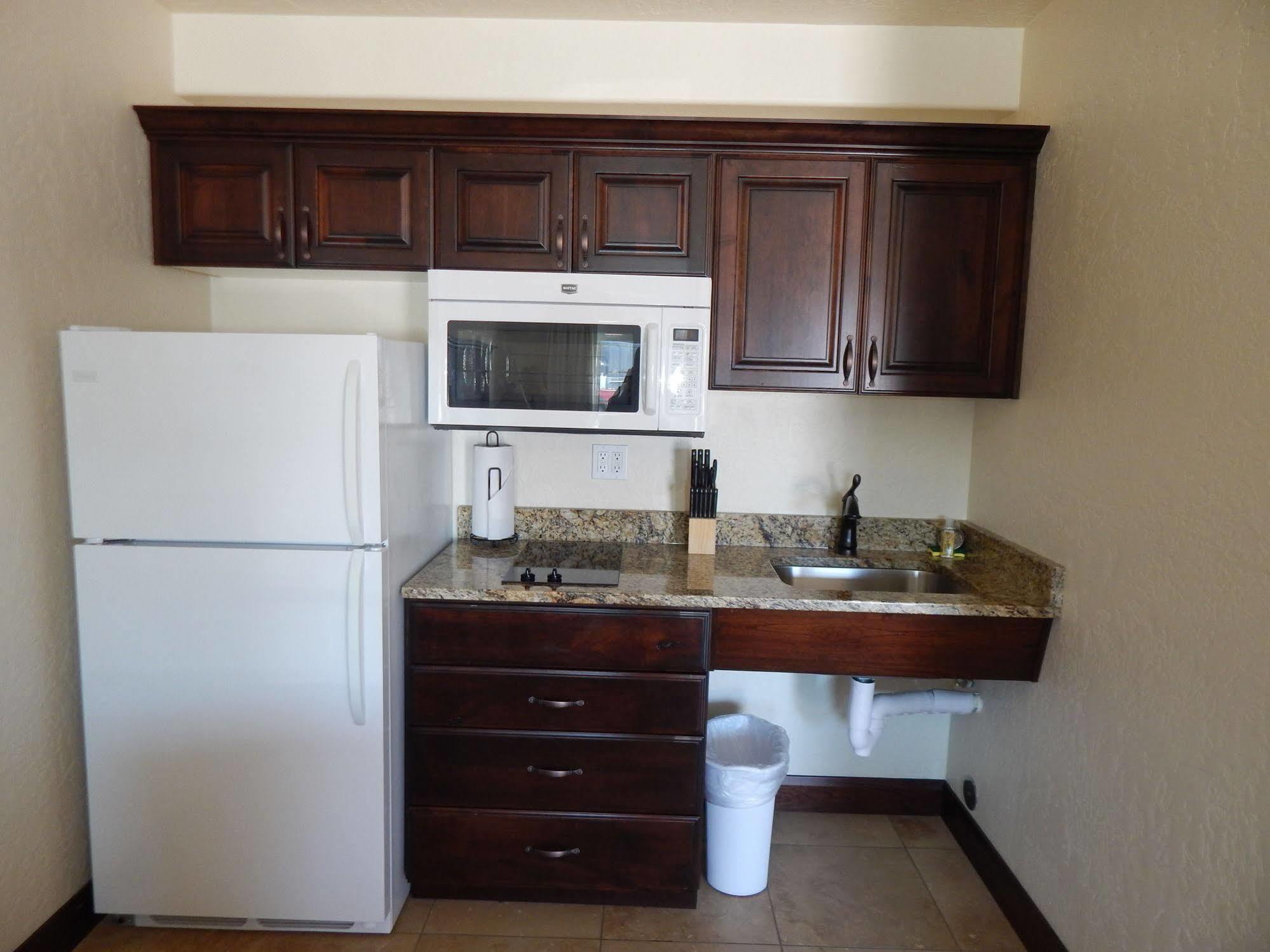 Winterton Suites Williston Esterno foto