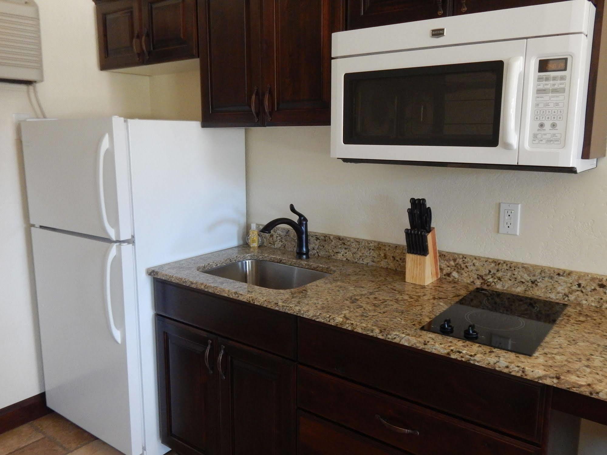 Winterton Suites Williston Esterno foto