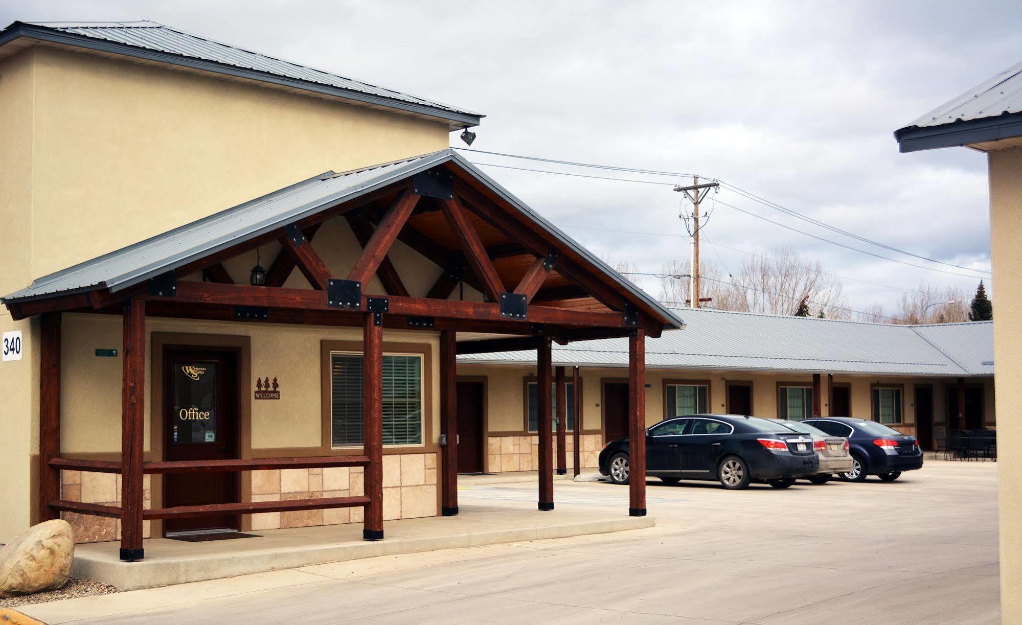 Winterton Suites Williston Esterno foto